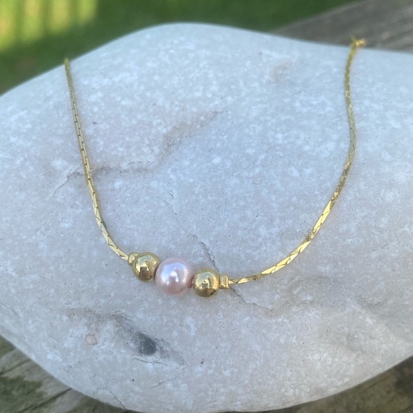 Pink faux Pearl gold tone fashion bracelet - Picture 2 of 10